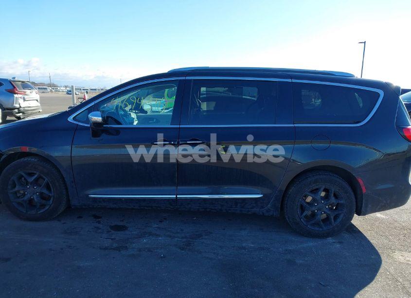Photo 14 of 2020 Chrysler Pacifica LIMITED (VIN 2C4RC1GG6LR114215)