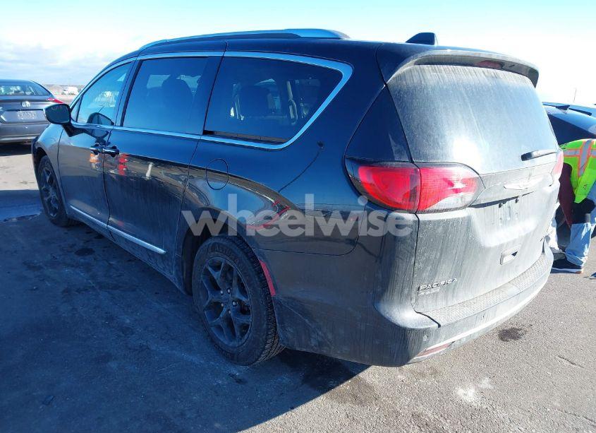 Photo 3 of 2020 Chrysler Pacifica LIMITED (VIN 2C4RC1GG6LR114215)