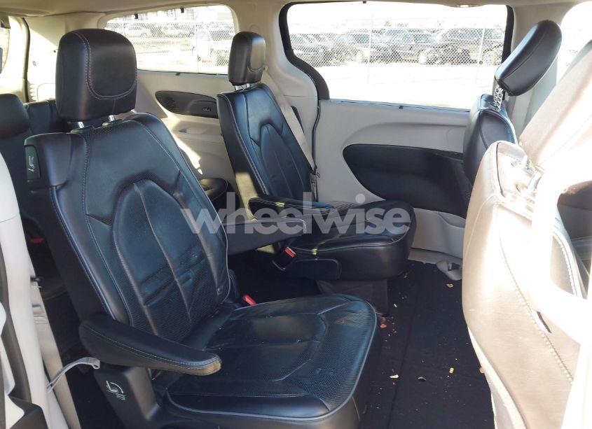 Photo 8 of 2020 Chrysler Pacifica LIMITED (VIN 2C4RC1GG6LR114215)
