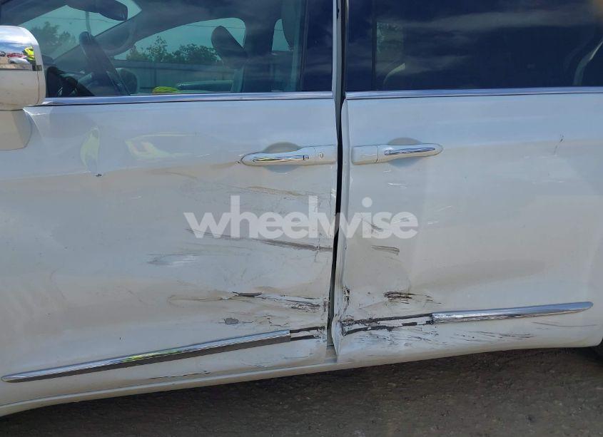 Photo 6 of 2020 Chrysler Pacifica LIMITED (VIN 2C4RC1GG6LR171708)