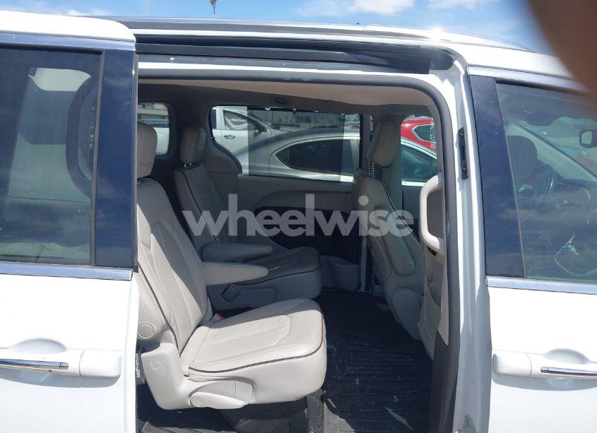 Photo 8 of 2020 Chrysler Pacifica LIMITED (VIN 2C4RC1GG6LR171708)