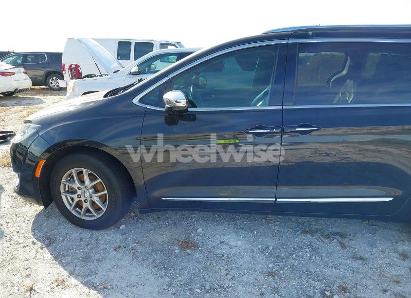 Photo 14 of 2020 Chrysler Pacifica LIMITED (VIN 2C4RC1GG6LR192445)