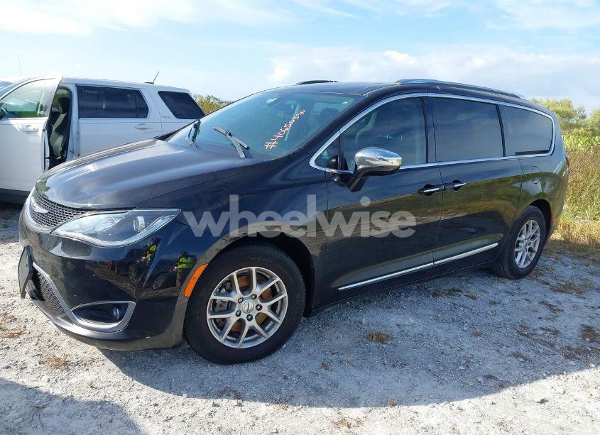 Photo 2 of 2020 Chrysler Pacifica LIMITED (VIN 2C4RC1GG6LR192445)