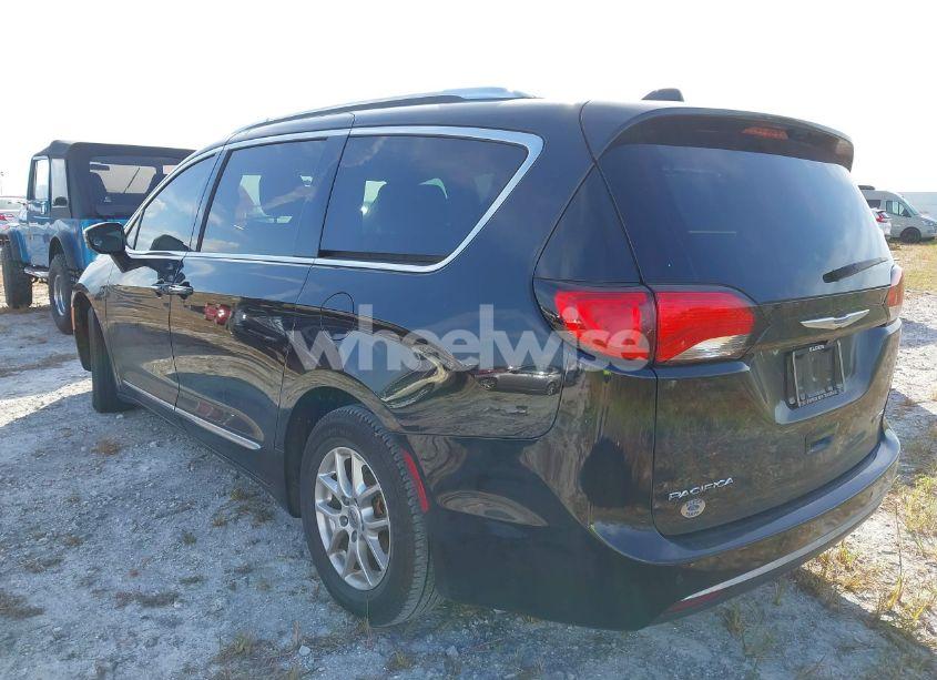 Photo 3 of 2020 Chrysler Pacifica LIMITED (VIN 2C4RC1GG6LR192445)