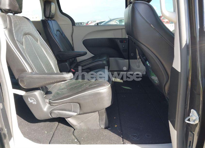 Photo 8 of 2020 Chrysler Pacifica LIMITED (VIN 2C4RC1GG6LR192445)