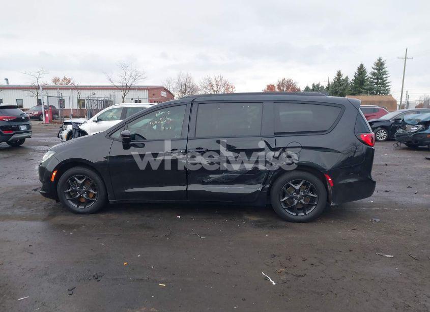 Photo 14 of 2020 Chrysler Pacifica LIMITED (VIN 2C4RC1GG6LR209583)