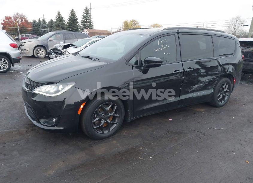 Photo 2 of 2020 Chrysler Pacifica LIMITED (VIN 2C4RC1GG6LR209583)