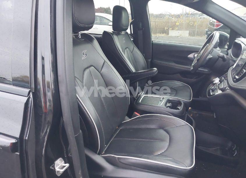 Photo 5 of 2020 Chrysler Pacifica LIMITED (VIN 2C4RC1GG6LR209583)