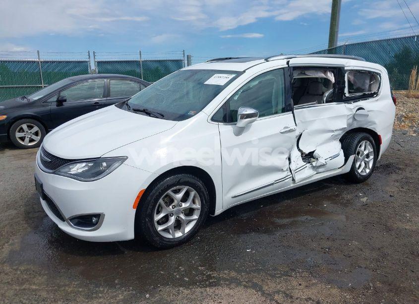 Photo 2 of 2020 Chrysler Pacifica LIMITED (VIN 2C4RC1GG6LR285711)