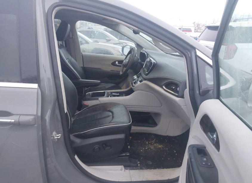 Photo 5 of 2023 Chrysler Pacifica LIMITED (VIN 2C4RC1GG6PR557714)