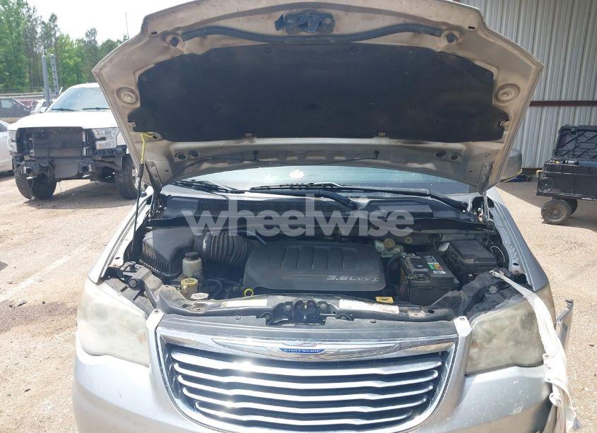 Photo 10 of 2012 Chrysler Town & COUNTRY LIMITED (VIN 2C4RC1GG7CR140564)