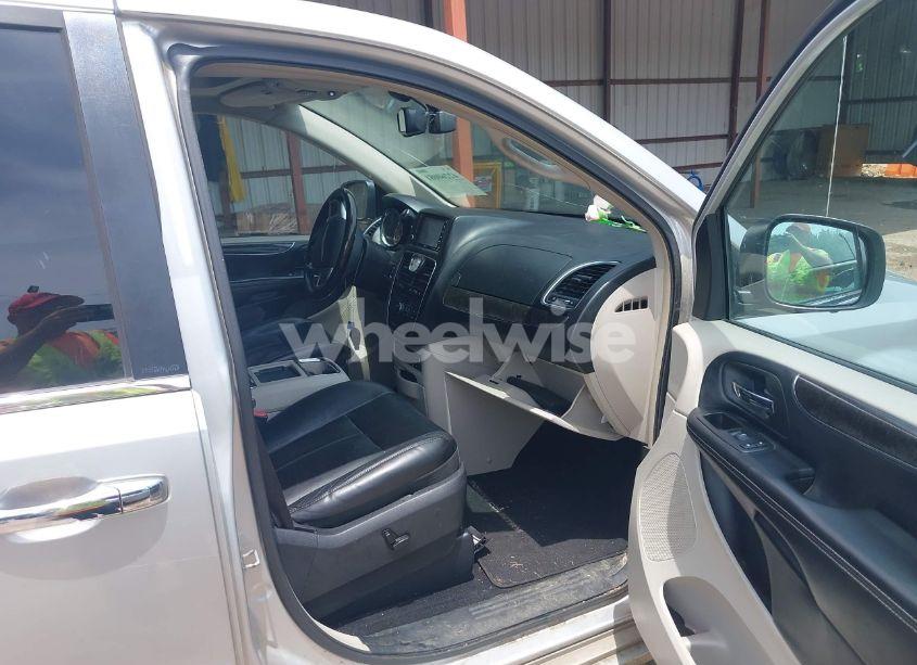 Photo 5 of 2012 Chrysler Town & COUNTRY LIMITED (VIN 2C4RC1GG7CR140564)