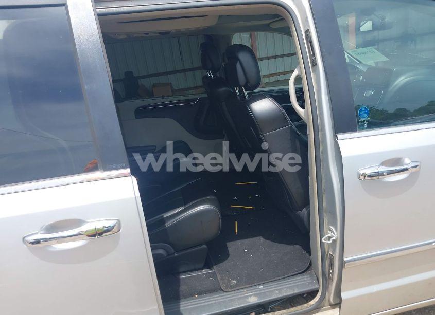 Photo 8 of 2012 Chrysler Town & COUNTRY LIMITED (VIN 2C4RC1GG7CR140564)