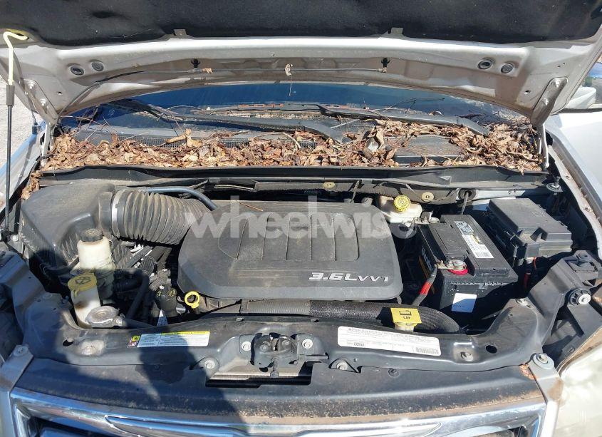 Photo 10 of 2012 Chrysler Town & COUNTRY LIMITED (VIN 2C4RC1GG7CR278413)