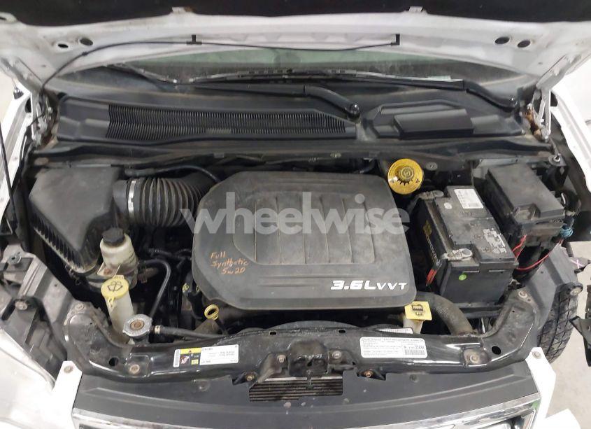 Photo 10 of 2014 Chrysler Town & COUNTRY LIMITED (VIN 2C4RC1GG7ER178802)