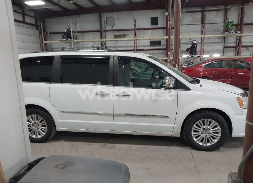 Photo 14 of 2014 Chrysler Town & COUNTRY LIMITED (VIN 2C4RC1GG7ER178802)