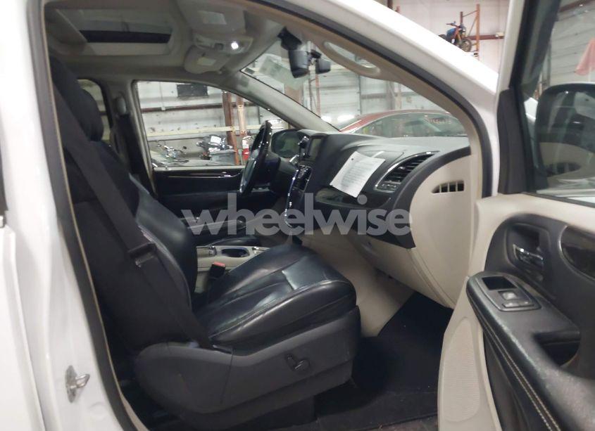 Photo 5 of 2014 Chrysler Town & COUNTRY LIMITED (VIN 2C4RC1GG7ER178802)