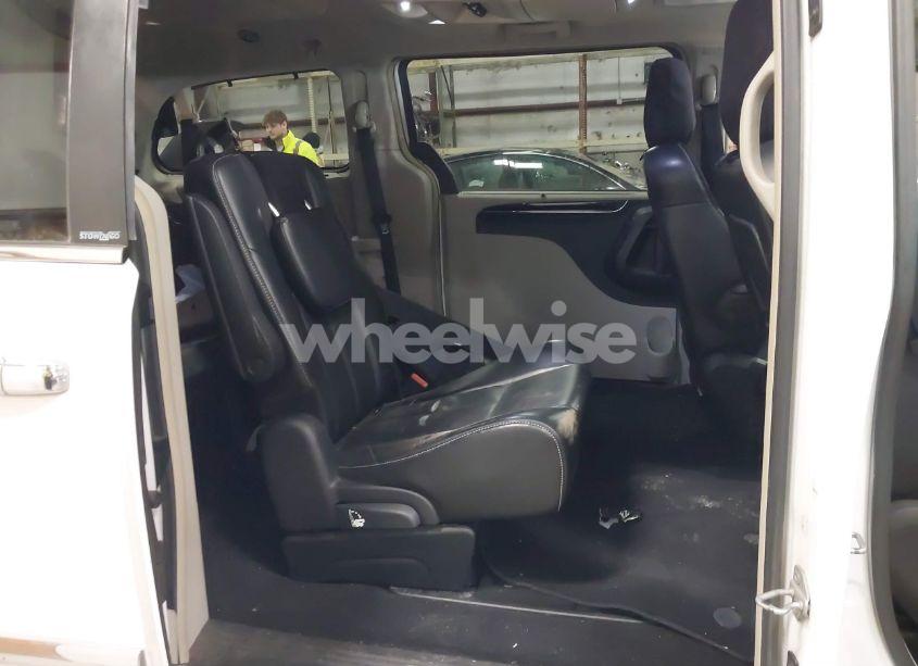 Photo 8 of 2014 Chrysler Town & COUNTRY LIMITED (VIN 2C4RC1GG7ER178802)