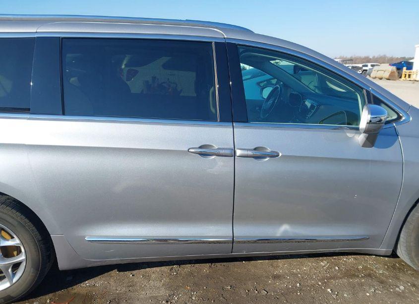 Photo 14 of 2017 Chrysler Pacifica LIMITED (VIN 2C4RC1GG7HR504313)