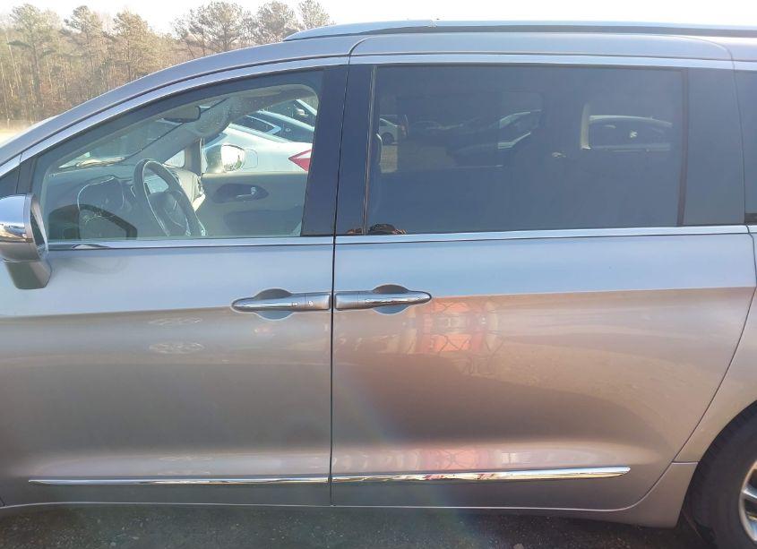 Photo 15 of 2017 Chrysler Pacifica LIMITED (VIN 2C4RC1GG7HR504313)