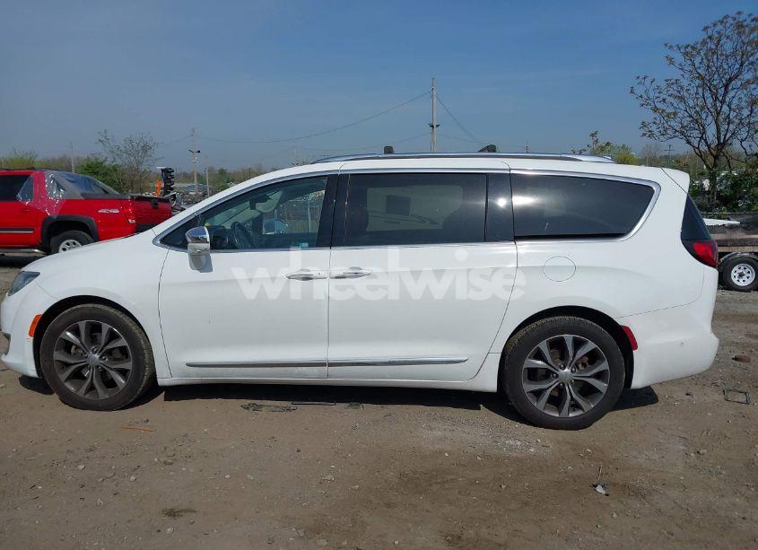 Photo 13 of 2017 Chrysler Pacifica LIMITED (VIN 2C4RC1GG7HR812033)