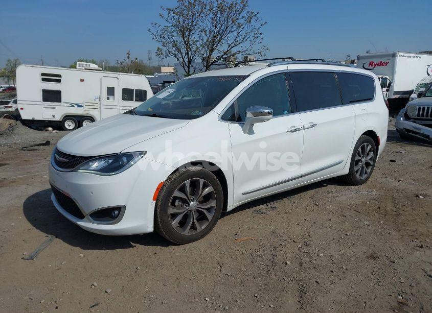 Photo 2 of 2017 Chrysler Pacifica LIMITED (VIN 2C4RC1GG7HR812033)