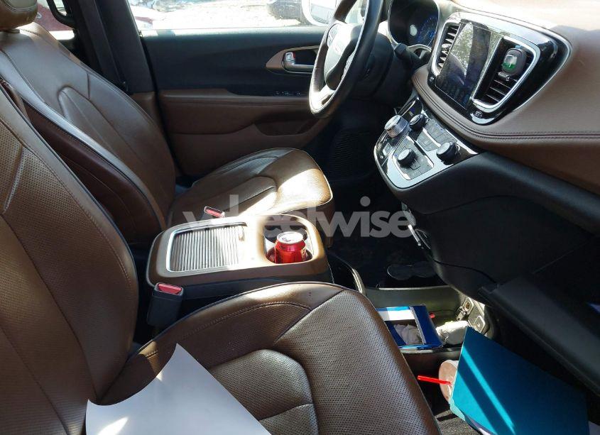 Photo 5 of 2017 Chrysler Pacifica LIMITED (VIN 2C4RC1GG7HR812033)