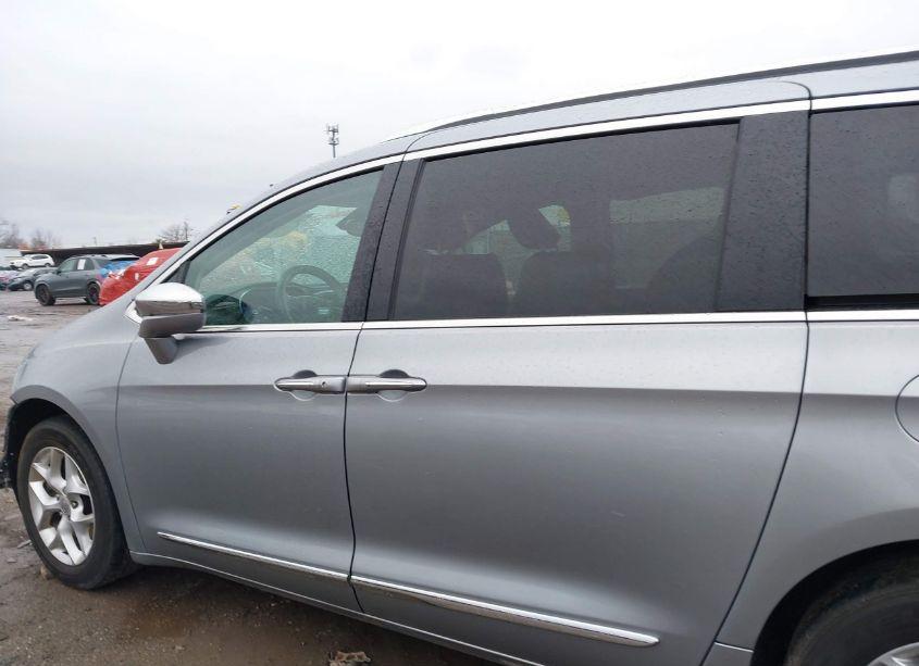 Photo 15 of 2020 Chrysler Pacifica LIMITED (VIN 2C4RC1GG7LR275723)