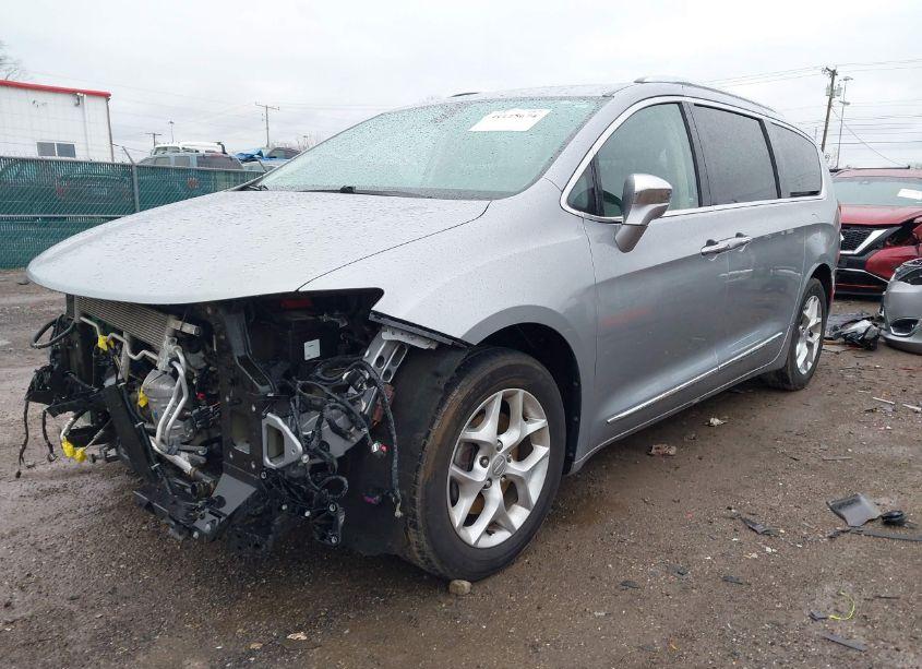 Photo 2 of 2020 Chrysler Pacifica LIMITED (VIN 2C4RC1GG7LR275723)