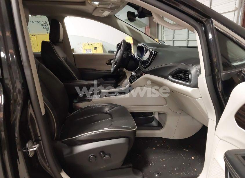 Photo 5 of 2023 Chrysler Pacifica LIMITED (VIN 2C4RC1GG7PR525239)