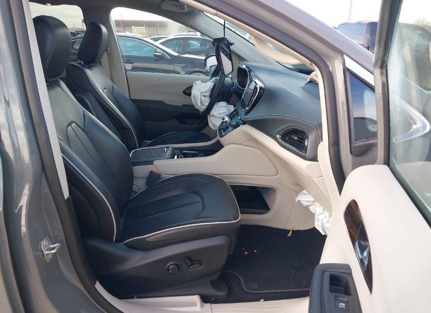 Photo 5 of 2023 Chrysler Pacifica LIMITED (VIN 2C4RC1GG7PR530912)