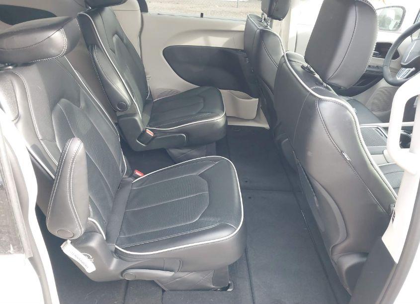 Photo 8 of 2023 Chrysler Pacifica LIMITED (VIN 2C4RC1GG7PR566146)