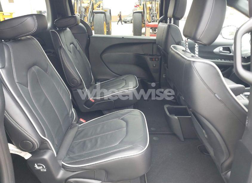 Photo 8 of 2025 Chrysler Pacifica LIMITED (VIN 2C4RC1GG7SR515545)