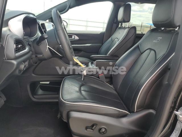 Photo 2 of 2025 CHRYSLER PACIFICA LIMITED (VIN 2C4RC1GG7SR524424)