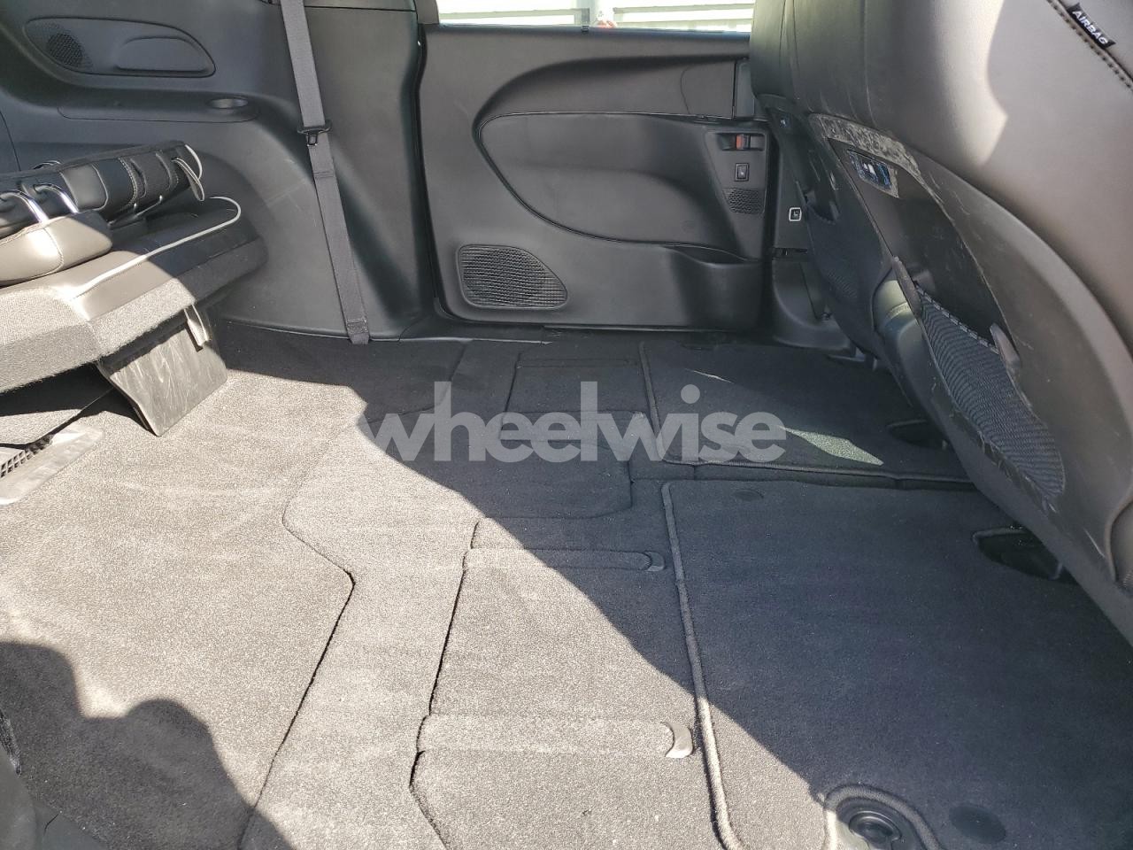 Photo 11 of 2025 CHRYSLER PACIFICA LIMITED (VIN 2C4RC1GG7SR535410)