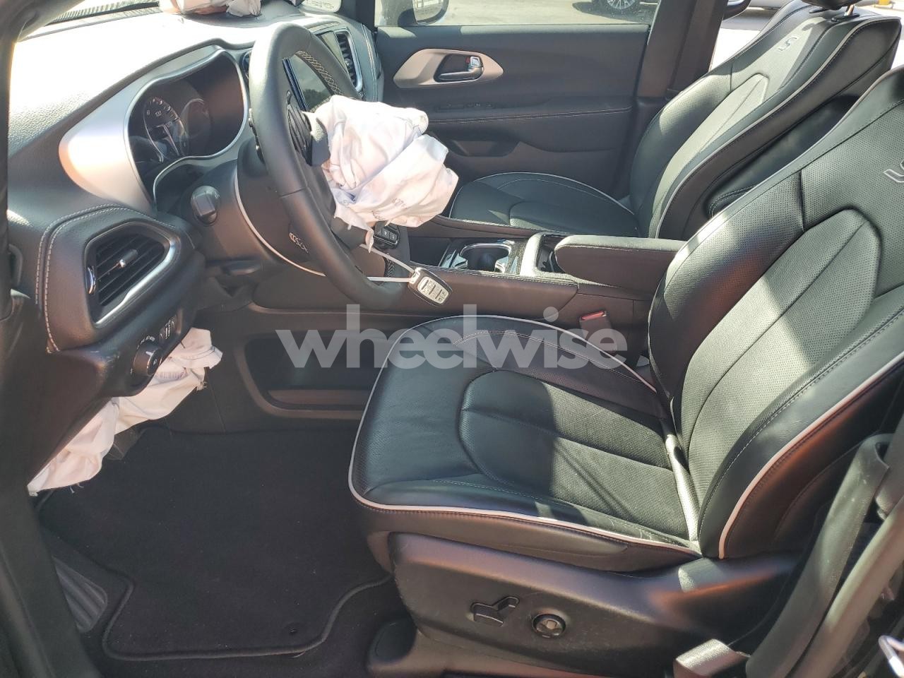 Photo 7 of 2025 CHRYSLER PACIFICA LIMITED (VIN 2C4RC1GG7SR535410)