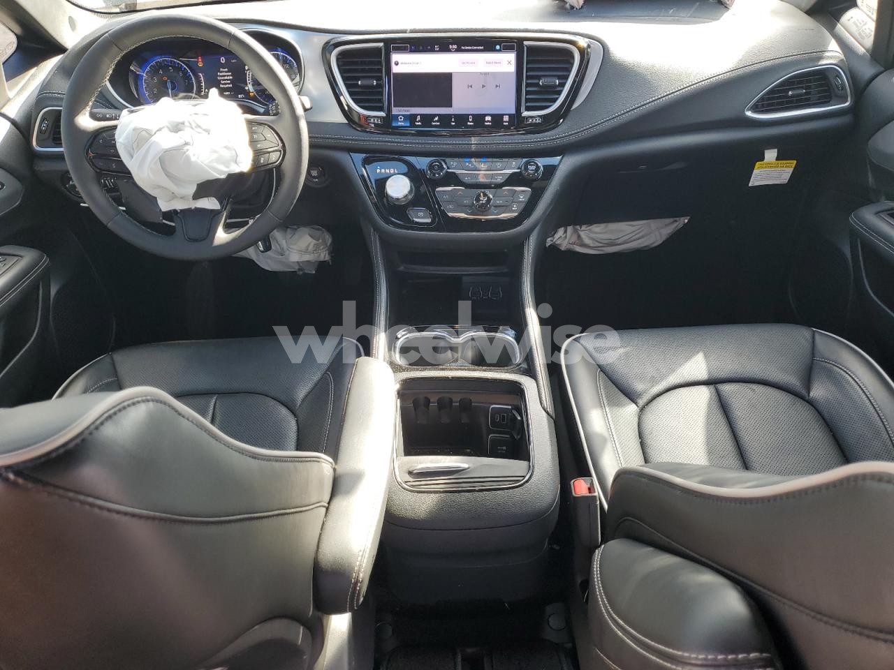 Photo 8 of 2025 CHRYSLER PACIFICA LIMITED (VIN 2C4RC1GG7SR535410)