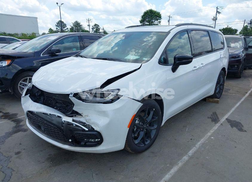 Photo 2 of 2025 Chrysler Pacifica LIMITED (VIN 2C4RC1GG7SR569489)