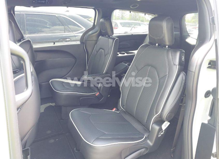 Photo 8 of 2025 Chrysler Pacifica LIMITED (VIN 2C4RC1GG7SR569489)