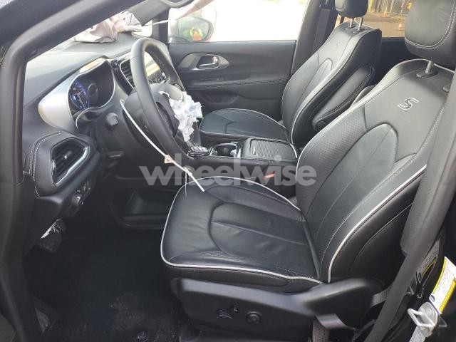 Photo 2 of 2025 CHRYSLER PACIFICA LIMITED (VIN 2C4RC1GG7SR584462)