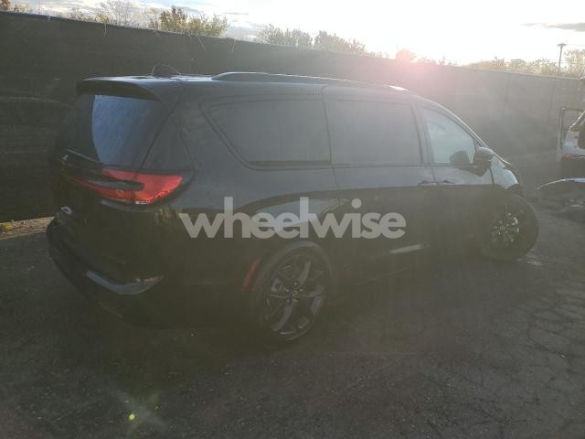 Photo 8 of 2025 CHRYSLER PACIFICA LIMITED (VIN 2C4RC1GG7SR584462)