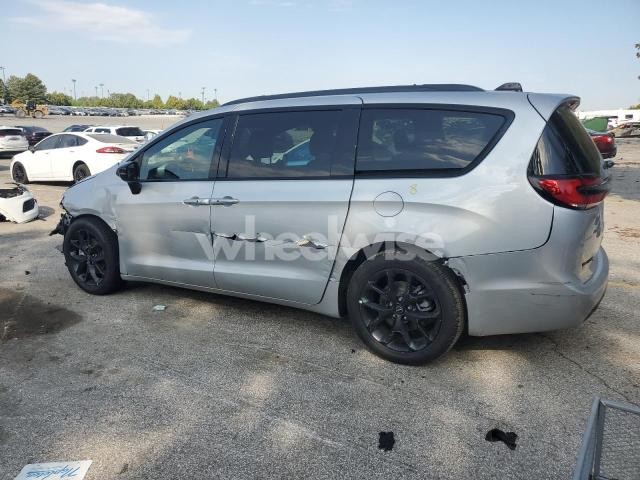 Photo 7 of 2026 CHRYSLER PACIFICA LIMITED (VIN 2C4RC1GG7TR161463)