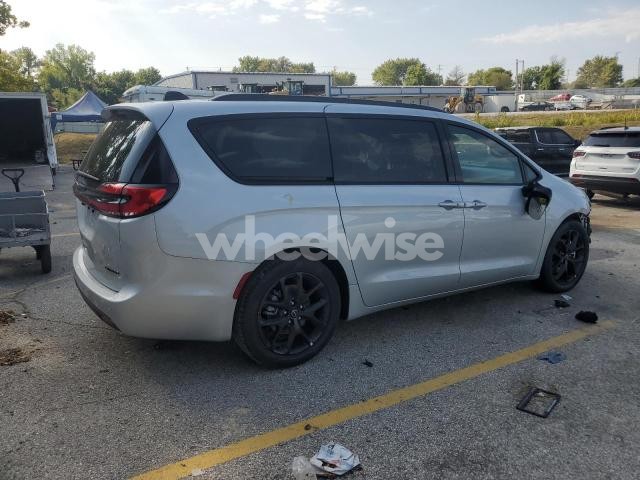 Photo 8 of 2026 CHRYSLER PACIFICA LIMITED (VIN 2C4RC1GG7TR161463)