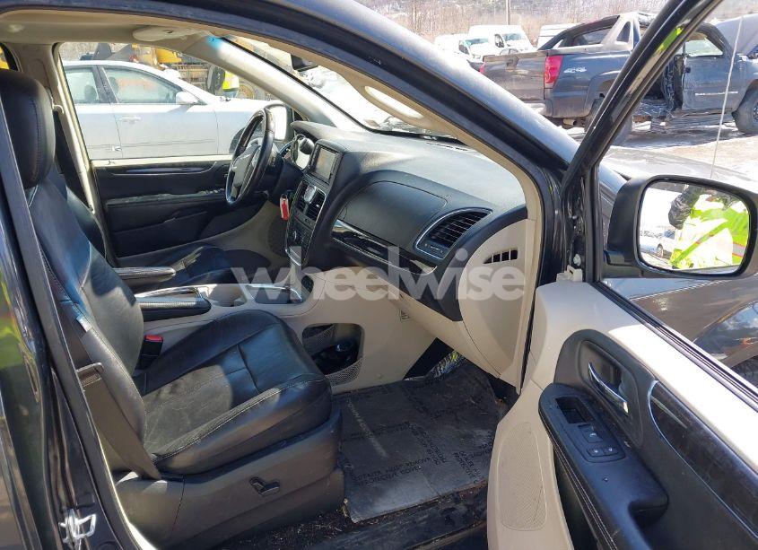 Photo 5 of 2012 Chrysler Town & COUNTRY LIMITED (VIN 2C4RC1GG8CR136636)