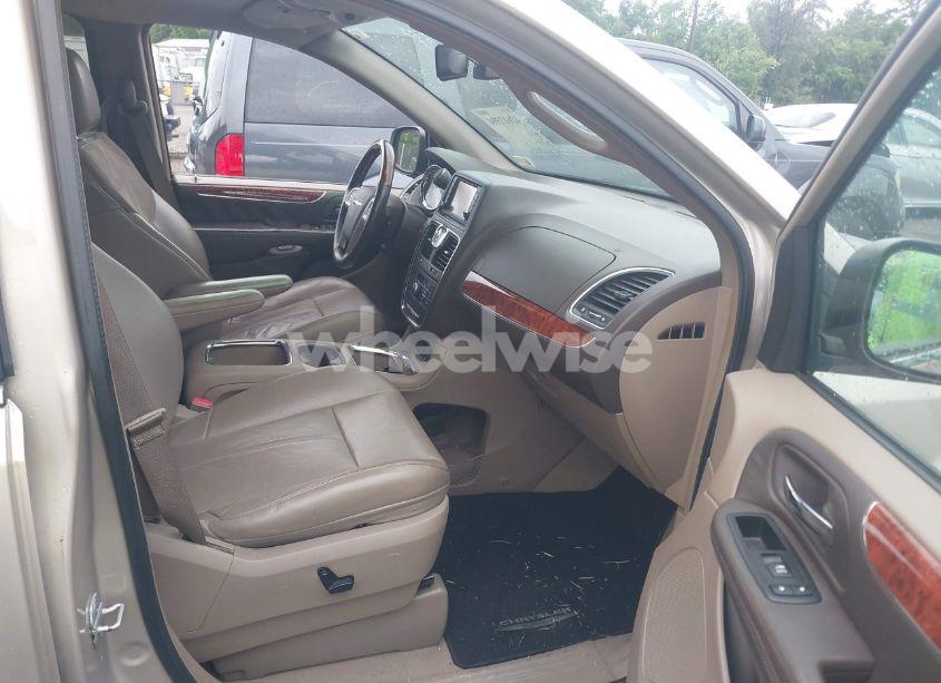 Photo 5 of 2012 Chrysler Town & COUNTRY LIMITED (VIN 2C4RC1GG8CR361364)