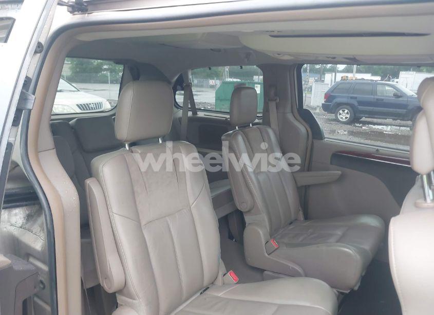 Photo 8 of 2012 Chrysler Town & COUNTRY LIMITED (VIN 2C4RC1GG8CR361364)