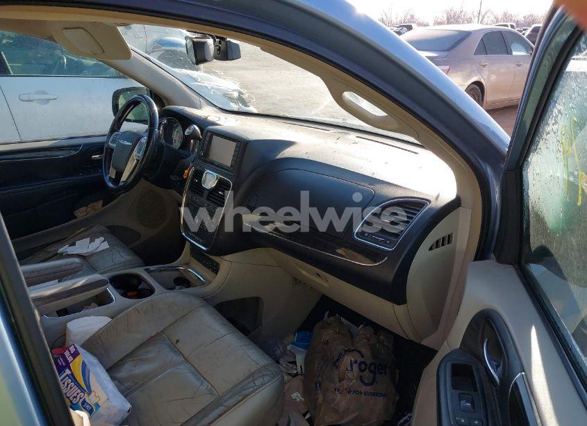 Photo 5 of 2012 Chrysler Town & COUNTRY LIMITED (VIN 2C4RC1GG8CR376169)