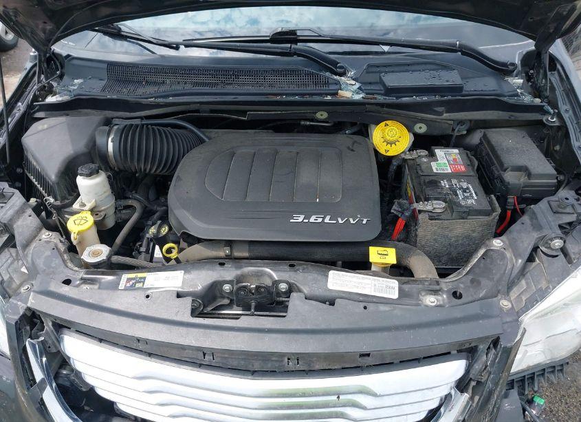 Photo 10 of 2014 Chrysler Town & COUNTRY LIMITED (VIN 2C4RC1GG8ER307694)