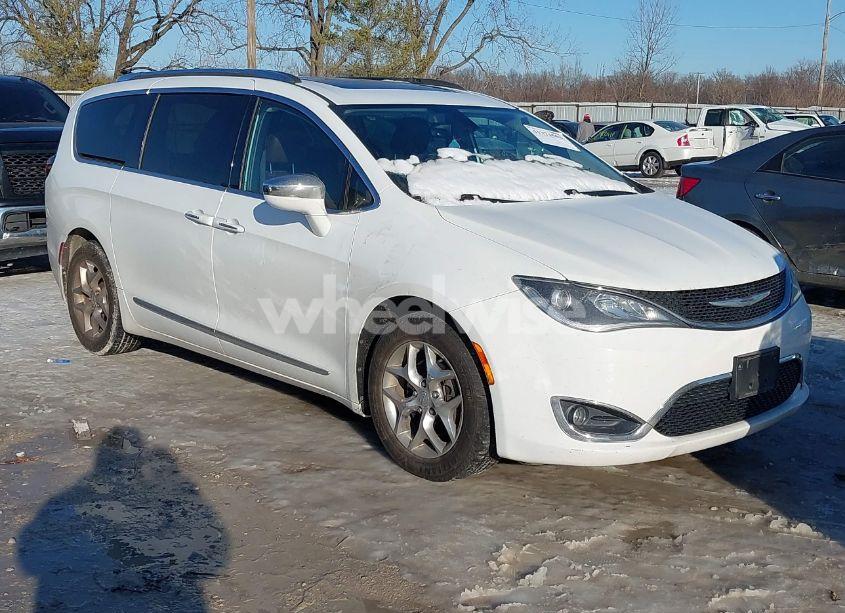 2017 Chrysler Pacifica LIMITED (VIN 2C4RC1GG8HR529771) main photo