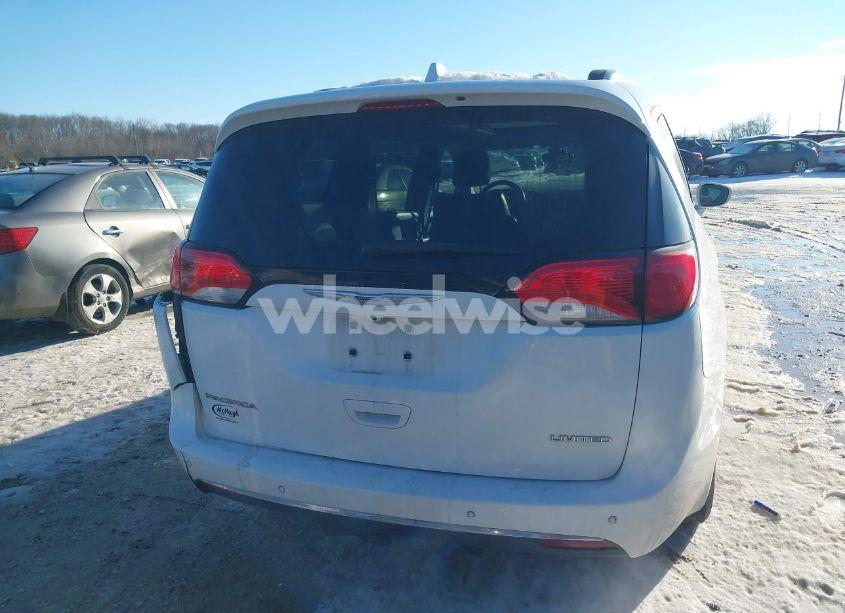 Photo 16 of 2017 Chrysler Pacifica LIMITED (VIN 2C4RC1GG8HR529771)